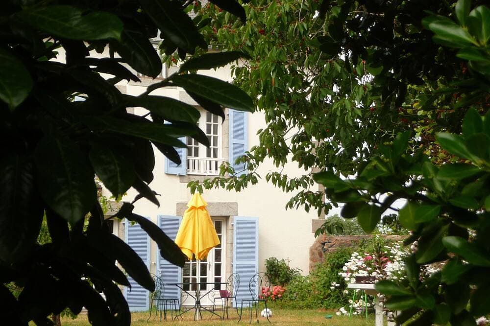 Einfamilienhaus in der Nähe von Rance, nach Süden ausgerichteter Garten 1