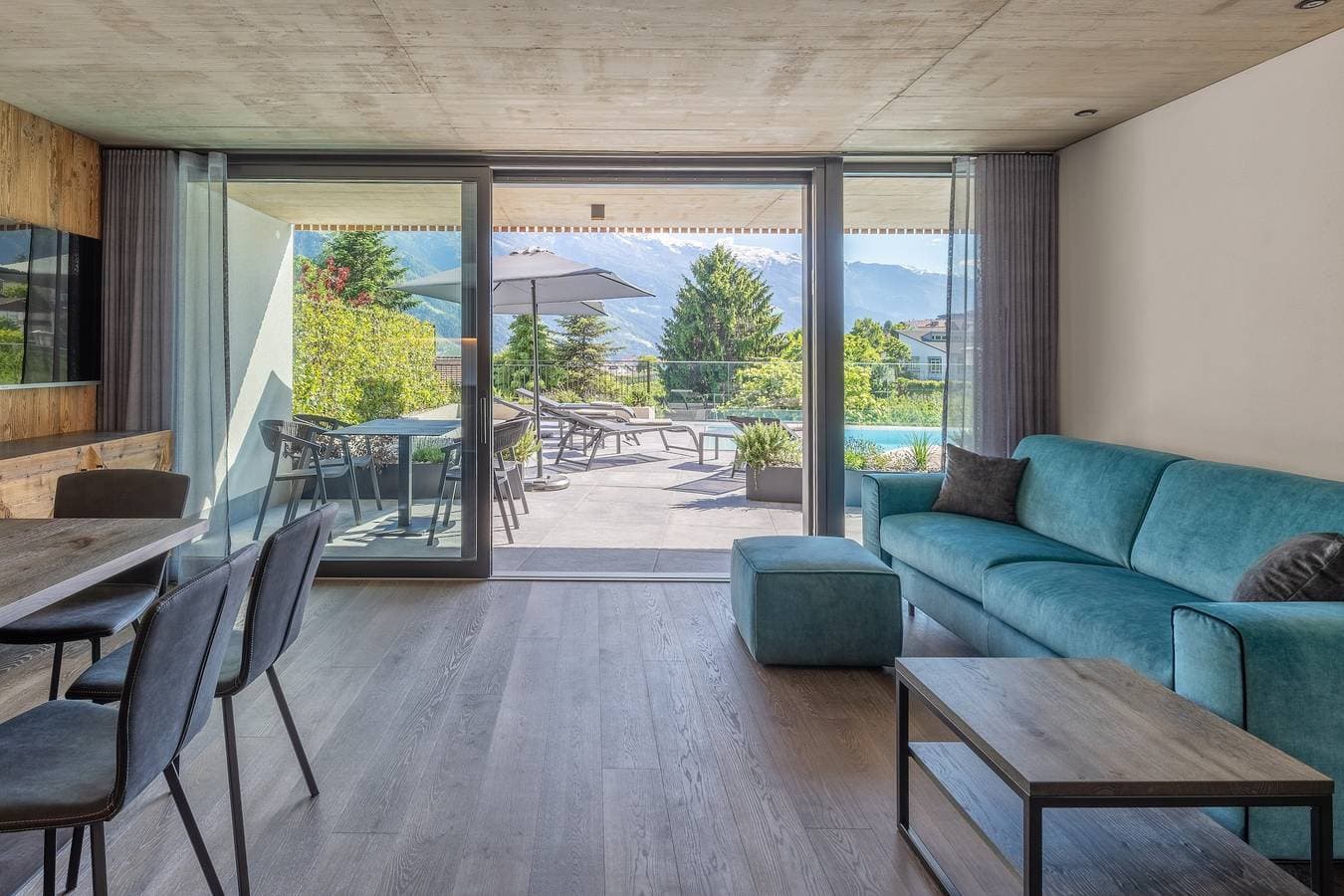 Foto 2 von 20: Ferienwohnung 'Köfele Lodge Rosa' mit Bergblick, Gemeinschaftspool und WLAN