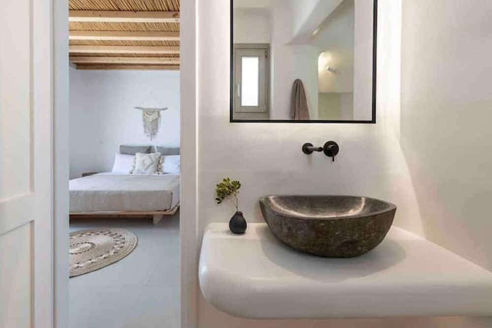 Foto 6 von 30: Cozy Mykonos villa with heated pool and jacuzzi!