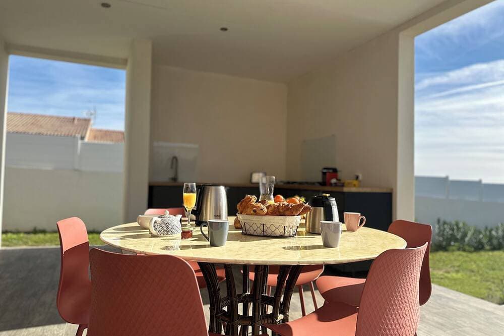 Foto 11 von 30: Geräumige 220 m² große Villa mit privatem Pool und großem umzäunten Garten