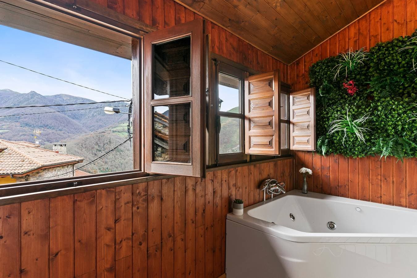 Foto 13 von 40: Ferienhaus 'La Congosta Mágica Aldea De Montaña' mit Bergblick, Gemeinschaftsterrasse & WLAN