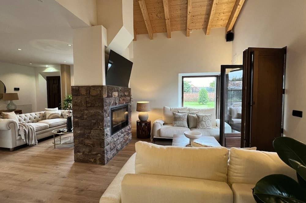 Foto 10 von 15: Top category rural house in Asturias - Garden, fireplace and relax.
