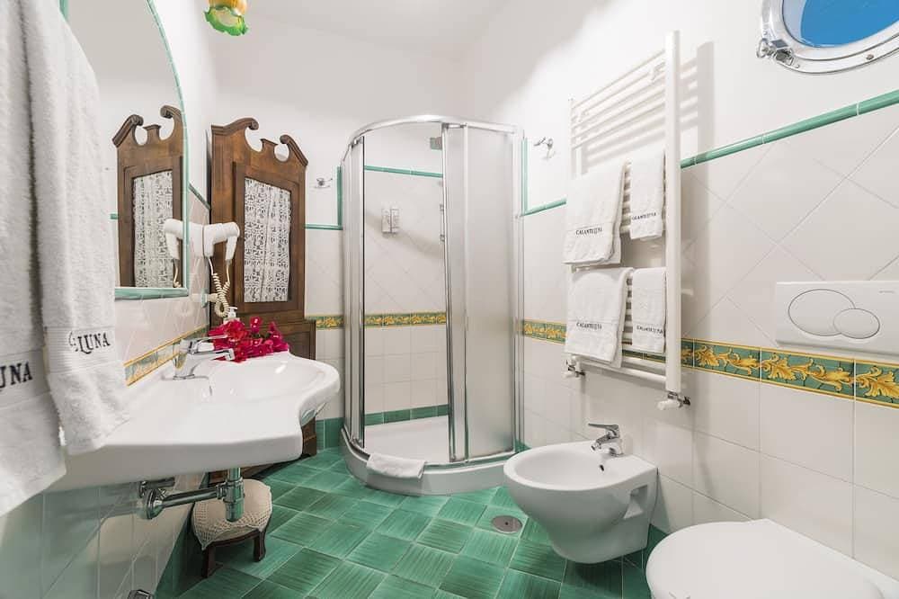 Foto 3 von 6: Elia's room: Double room with bathroom and shared terrace with sea view