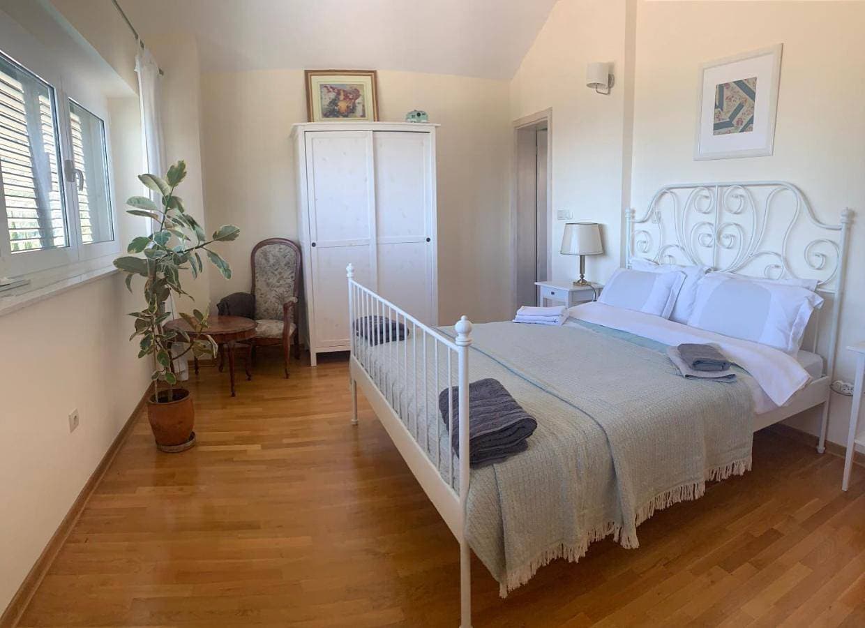 Foto 4 von 15: Large Double Room