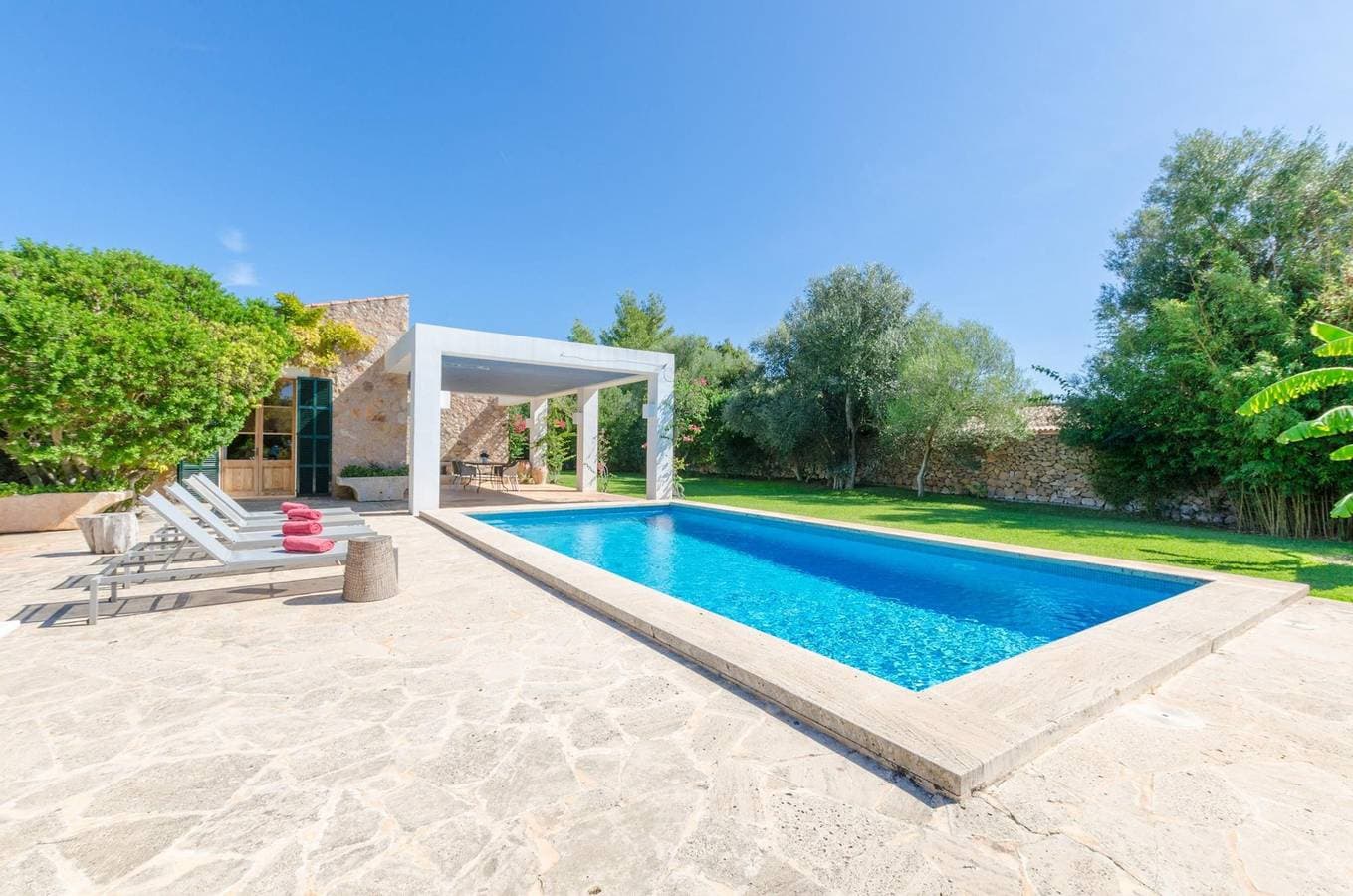 Foto 3 von 44: Sa Plana - Villa with private pool in Son Servera. Free WiFi
