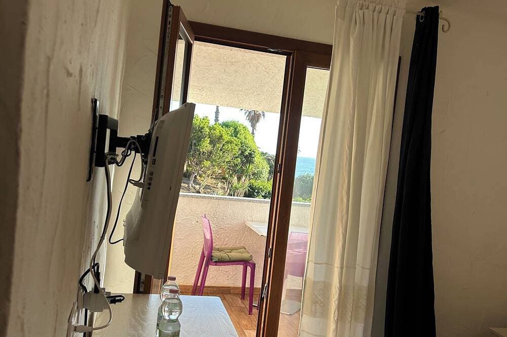 Foto 5 von 30: Seafront villa