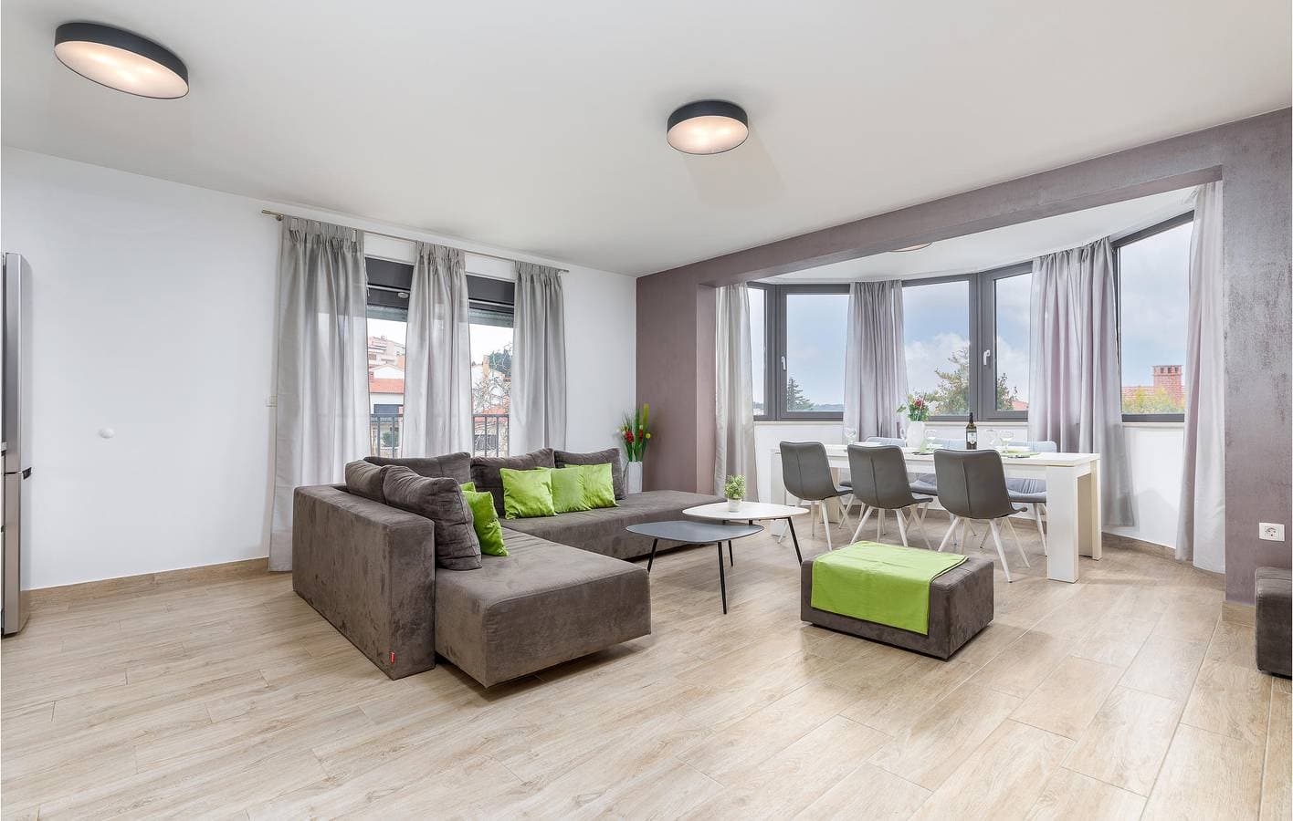 Foto 5 von 36: Geräumiges Apartment mit einem Schlafzimmer, Terrasse, WLAN und in der Nähe des Strandes Havajka