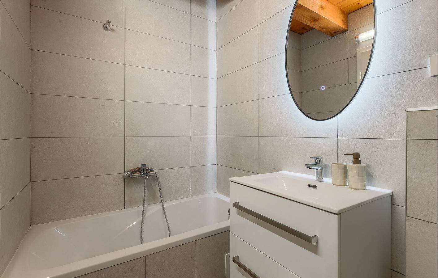 Foto 10 von 36: Gemütliche 1-Zimmer-Wohnung mit Pool, Terrasse und WLAN