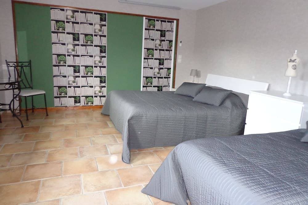 Foto 3 von 15: Gîte rural \"Le Noyer Rondin\" in Cheverny (sleeps 12), ideal for families.