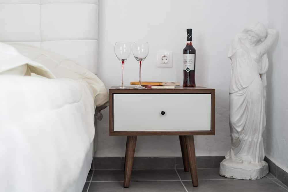 Foto 9 von 30: Amantes Amentes - Beach House Santorini