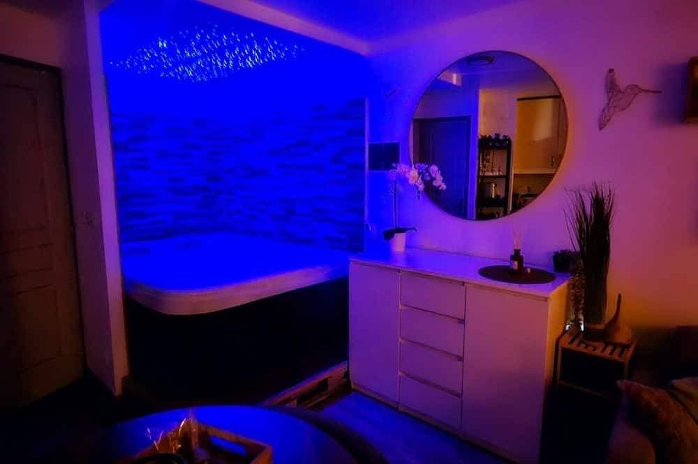 Foto 3 von 30: Exceptional Sea View - Jacuzzi - Garden - Air conditioning - Fiber at Cap Esterel