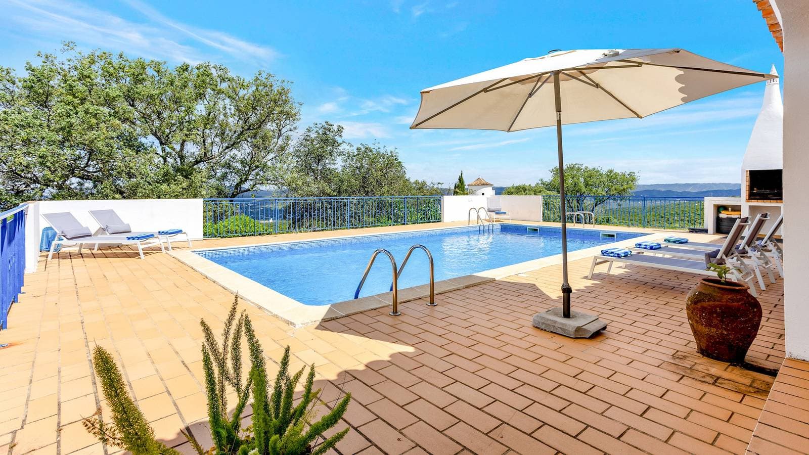 Foto 5 von 32: Villa für 6 Personen mit Terrasse