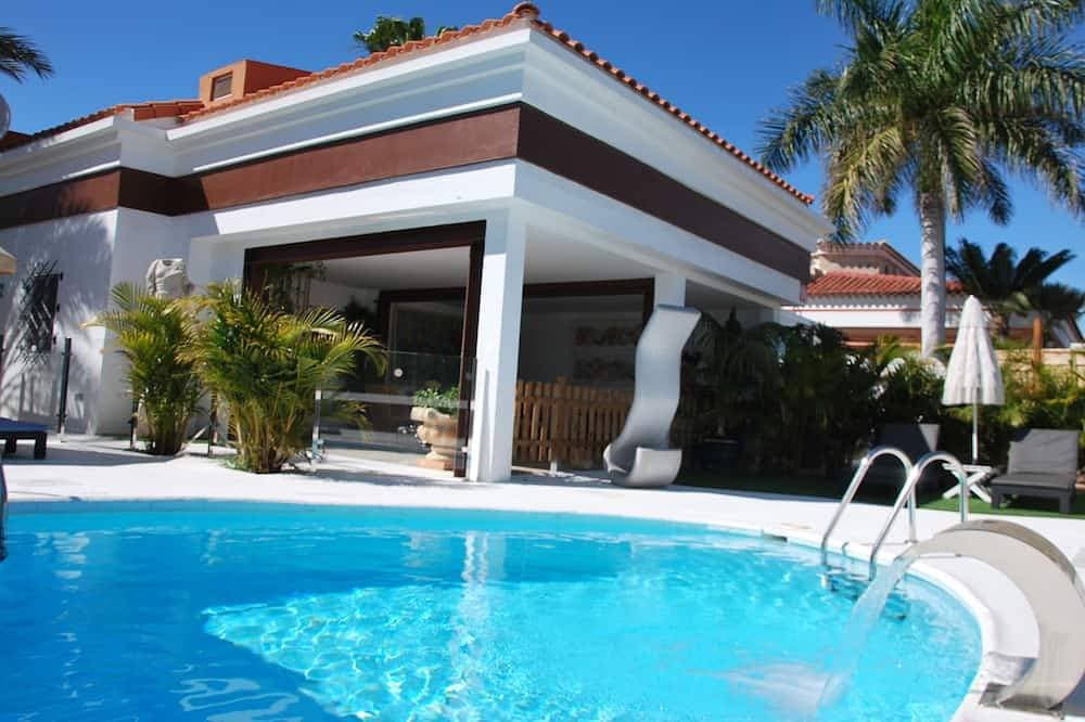 Penthouse 1: Penthouse With Terrace, Free WIFI 24, Parking, Swimming Pool, Yacuzzi 1