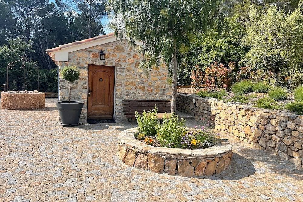 Provencal cottage 1