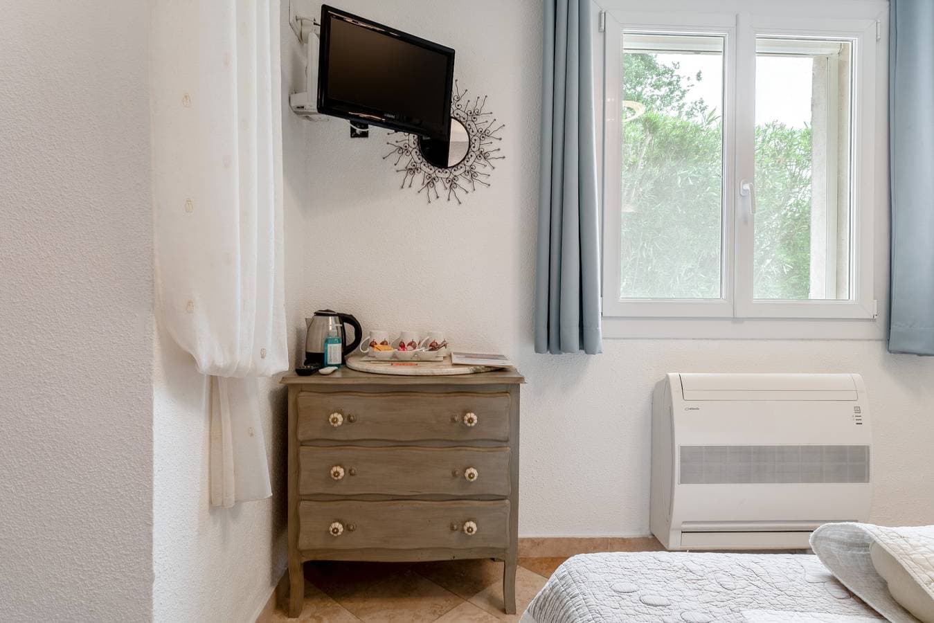 Foto 10 von 26: Bed & Breakfast 'Chambre Lavande' mit Gemeinschaftspool, WLAN und Klimaanlage