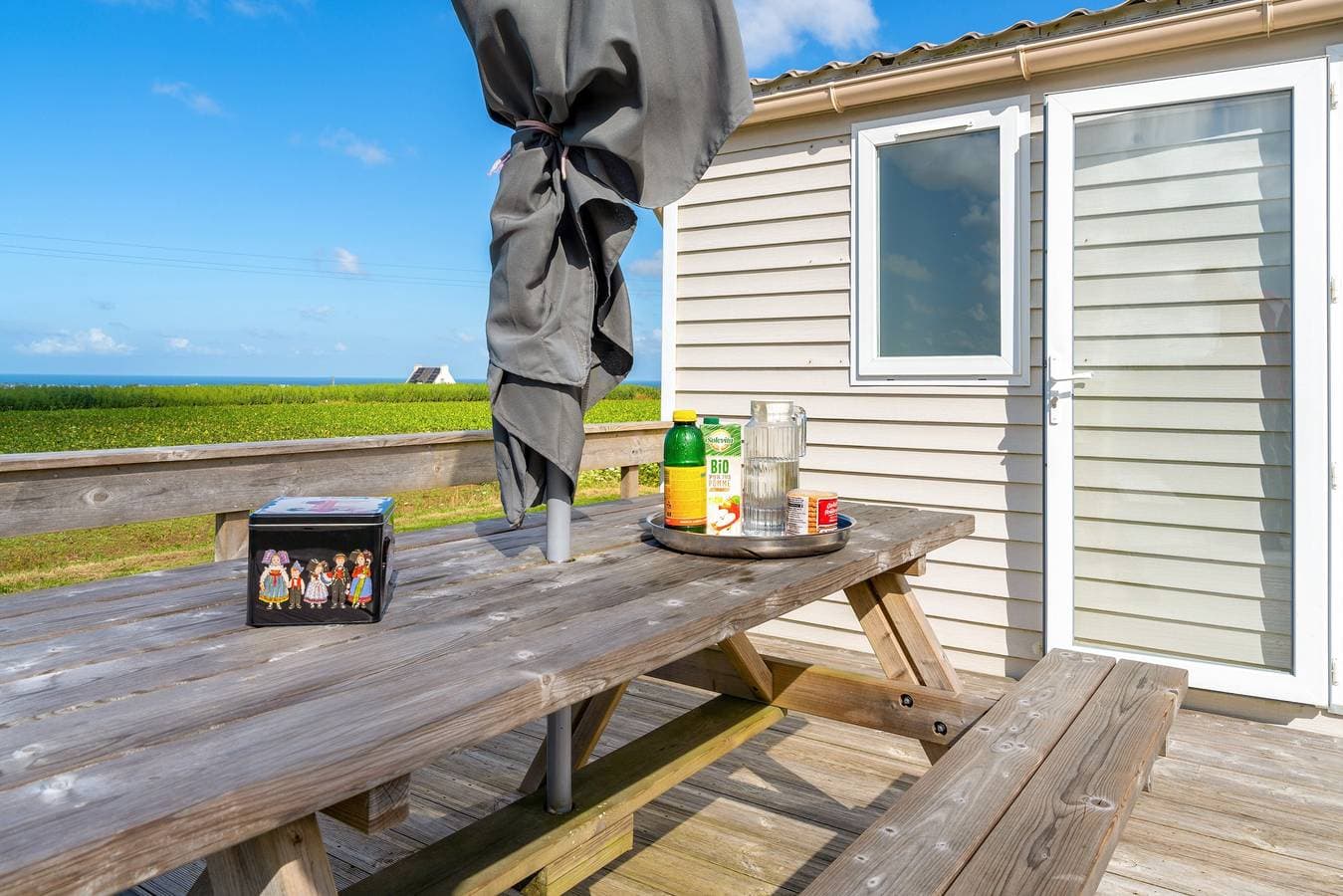 Foto 2 von 24: Mobilheim 'Ty Reuniou' mit Meerblick, privater Terrasse und eigenem Garten