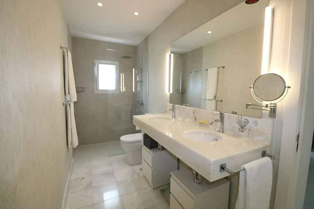 Foto 7 von 30: New family villa with pool and garden next to the beach (licenseETV2325)