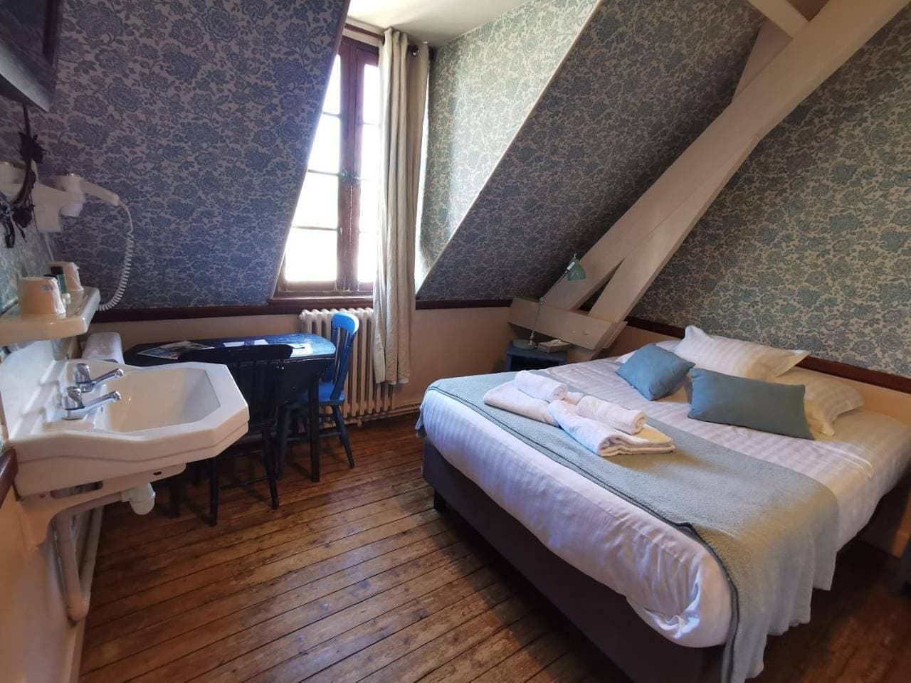Foto 7 von 9: Double Room with Shared Bathroom