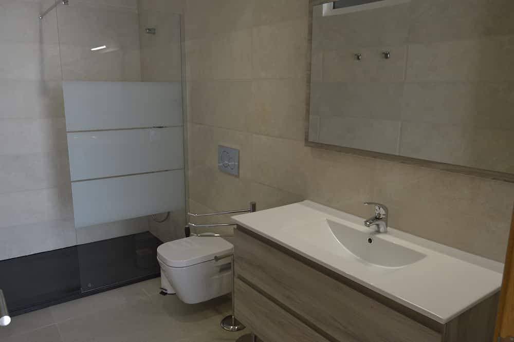 Foto 4 von 23: New villa very close to the beach, complete
