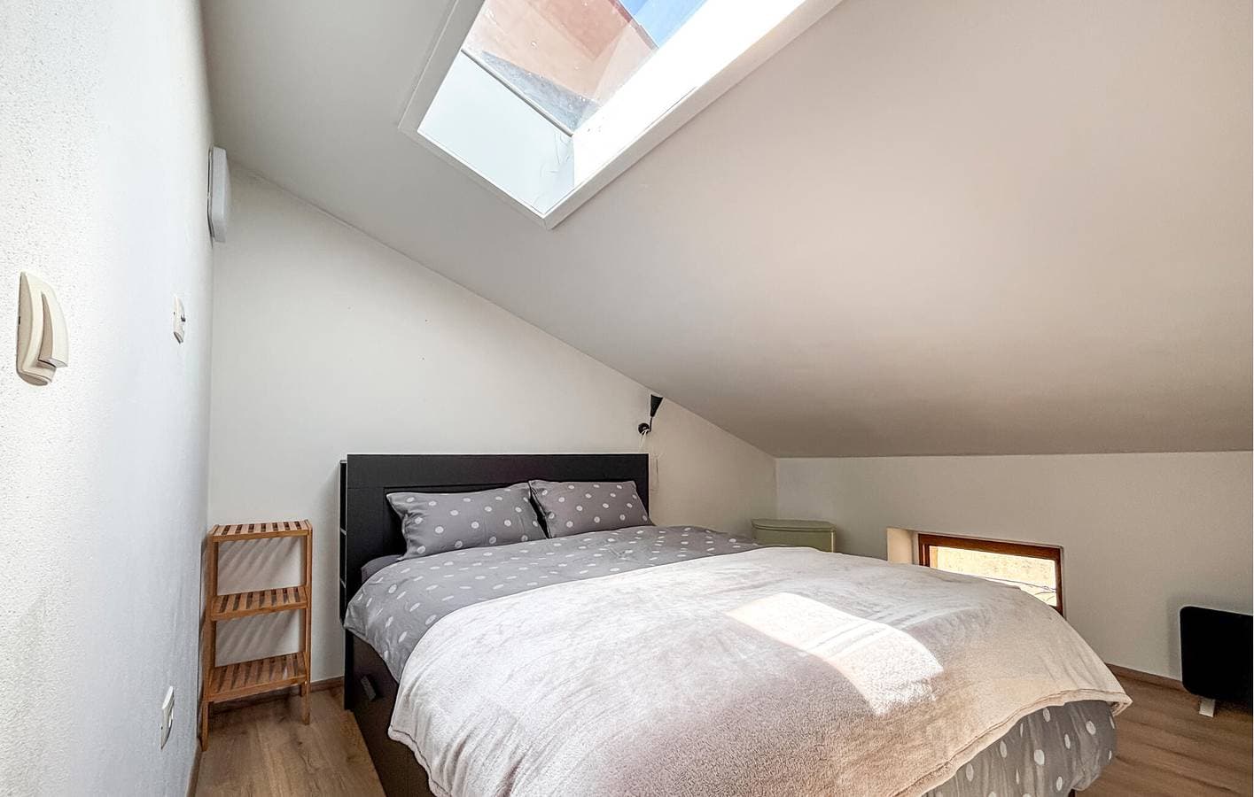 Foto 5 von 22: Modernes Apartment mit 2 Schlafzimmern, WLAN und Klimaanlage, 800 m vom Stadtzentrum entfernt