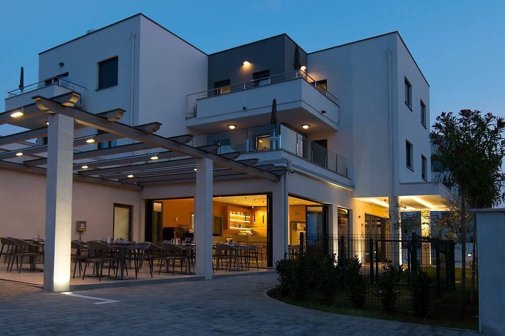 Foto 9 von 30: Aparthotel Punta Blu - 300 m vom Strand entfernt, mit Pool