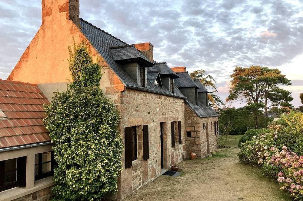 Beautiful Breton house 9 sleeps Perros-Guirec 1