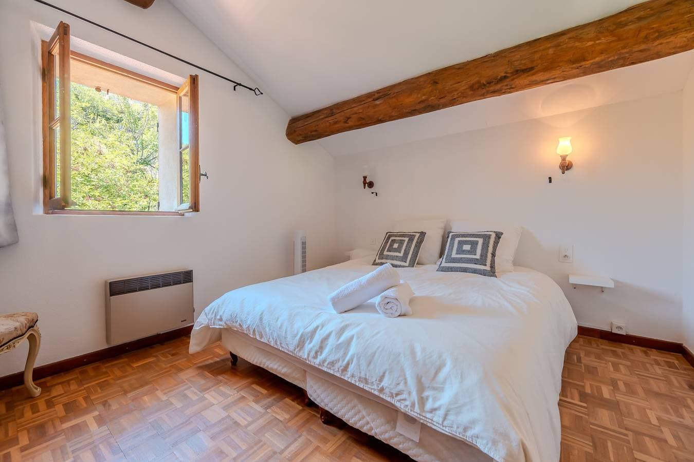 Foto 10 von 22: Ferienhaus 'Notre Dame' mit Bergblick, privater Terrasse und WLAN