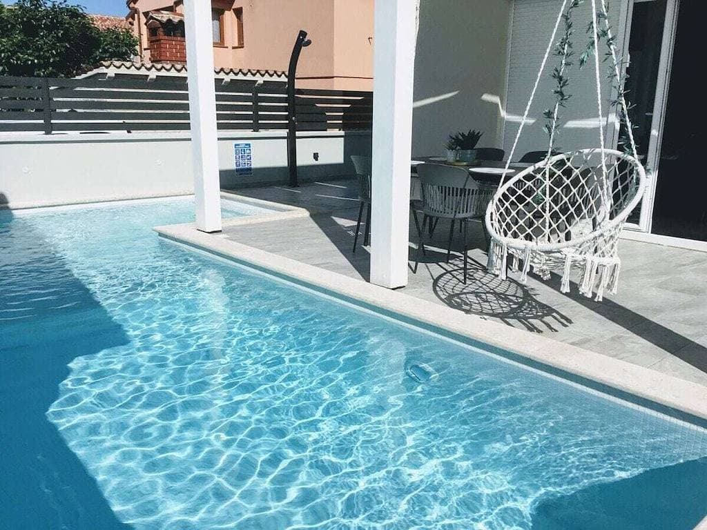 Foto 7 von 42: Ferienhaus in Peroj mit Schwimmbecken
