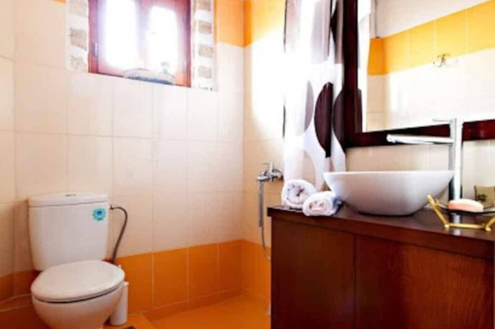 Foto 10 von 19: Rural Stone Villa with private pool and mountain views near local sandy beaches!