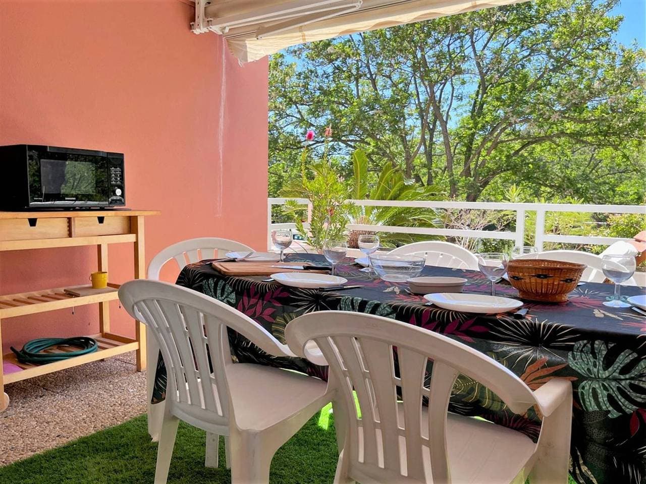 Familienfreundliche Wohnung mit Terrasse & Strandnähe in Le Lavandou 1