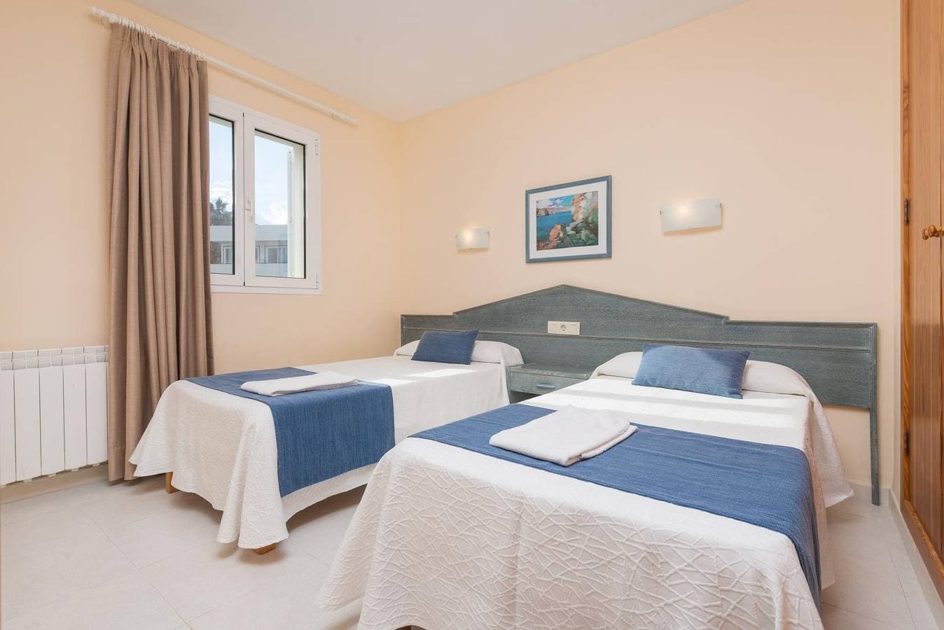 Foto 13 von 24: Oro Del Mar IV Apartamento O5- Das Apartment ist nur 340m vom Strand entfernt und hat einen Gemeinschaftspool. WiFi gratis