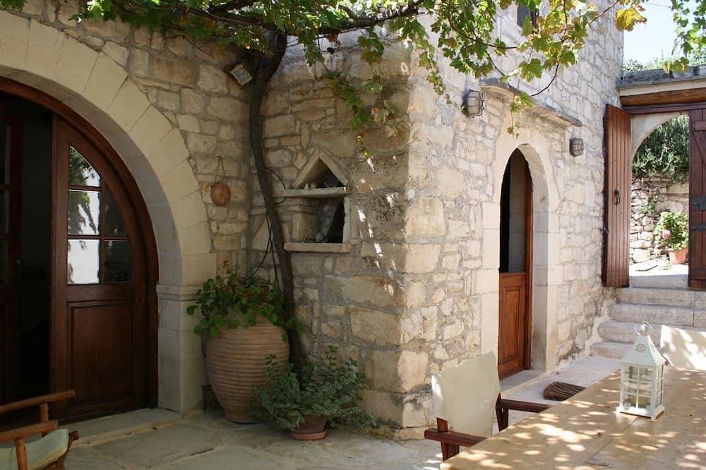 In Douliana mit Großem Balkon 1