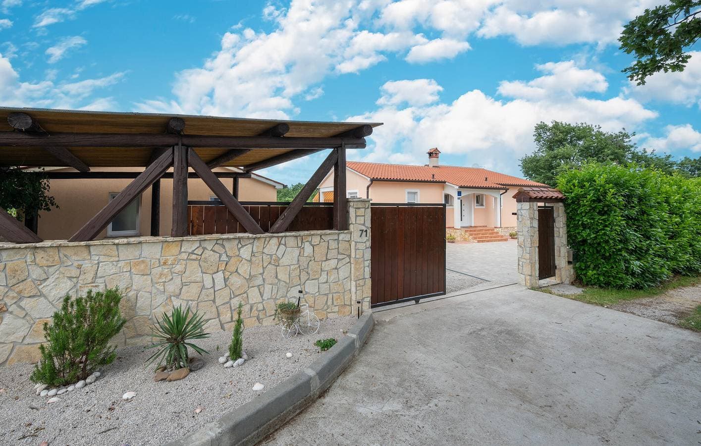 Foto 5 von 54: Geräumige 2-Zimmer-Wohnung mit Terrasse, WLAN und Parkplatz in der Nähe des Stadtzentrums