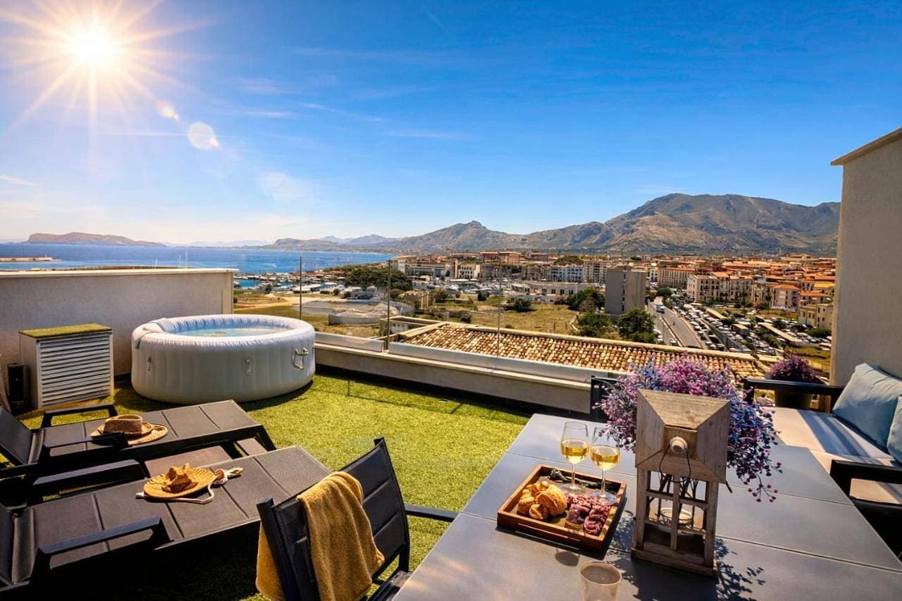 Foto 11 von 17: One-Bedroom Apartment with Sea View and Terrace