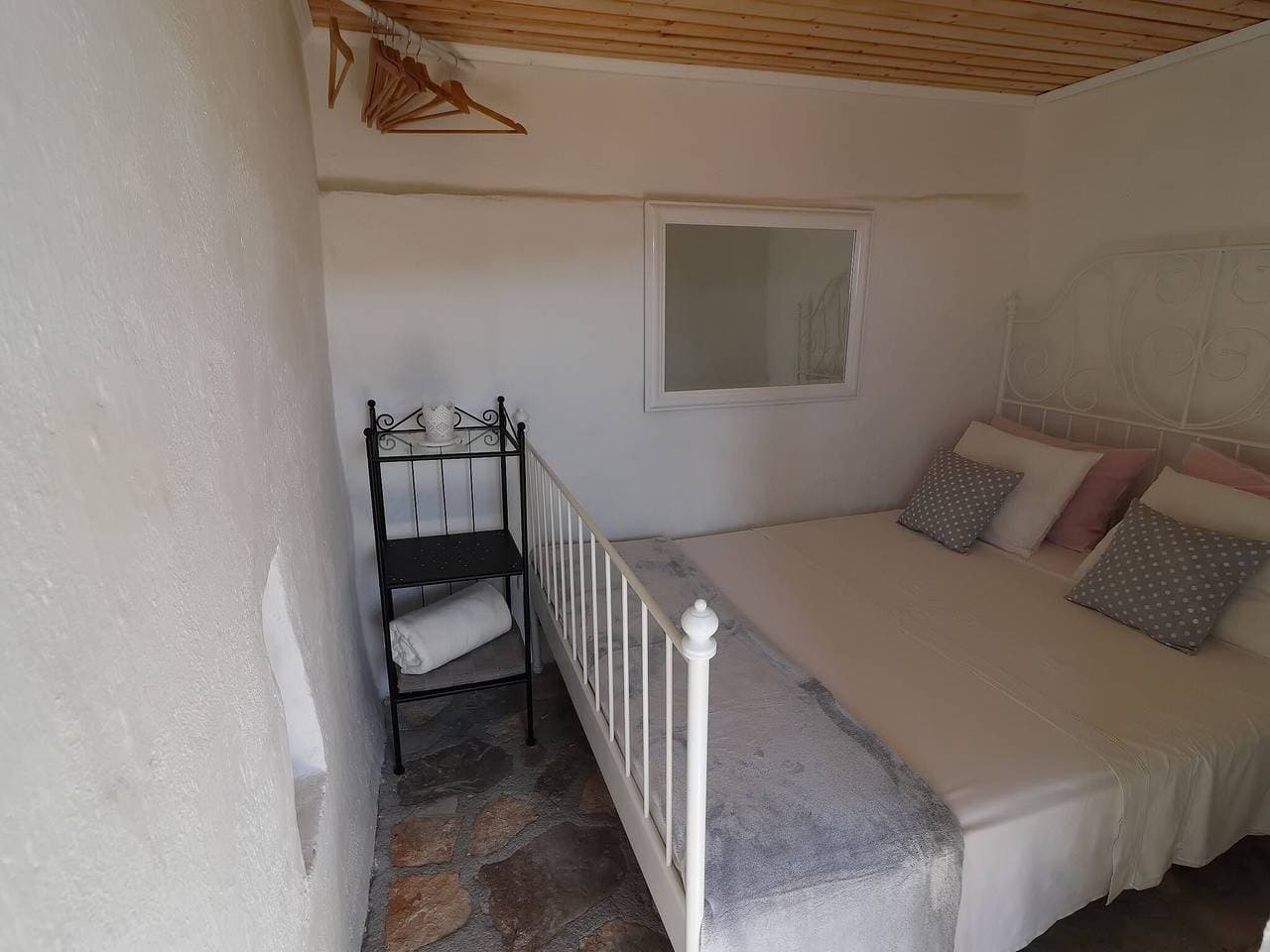Foto 11 von 35: Greenside Cottage Lumi-Two Bedroom Holiday Home with Terrace and Sea view