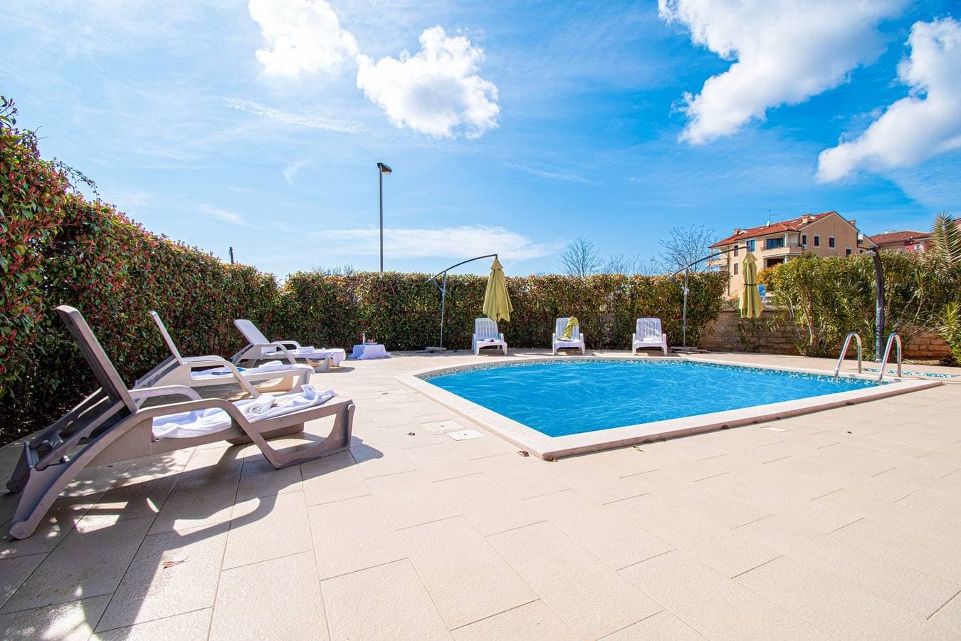 Foto 4 von 33: Apartments Lotus mit Pool by Istrabook