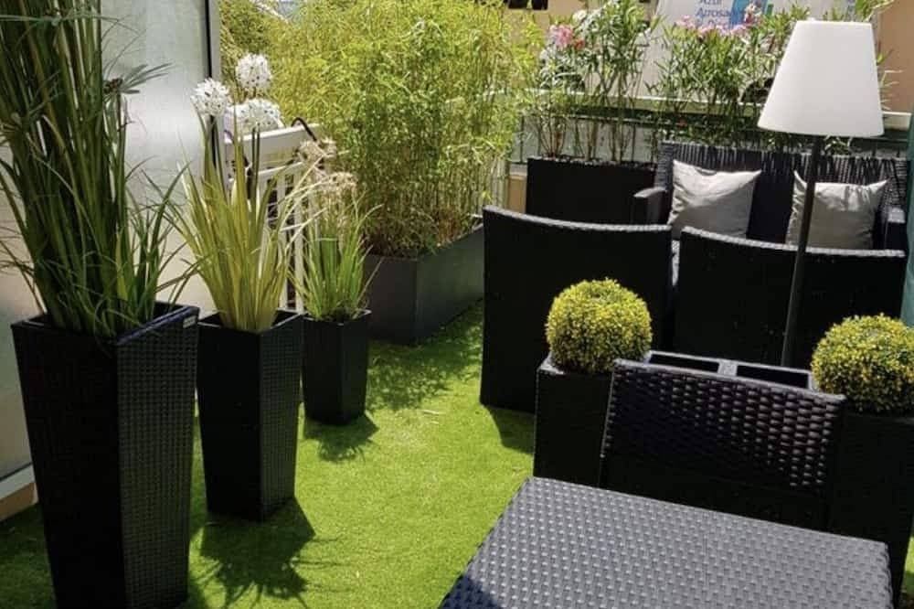 Studio Center Cannes Terasse 1