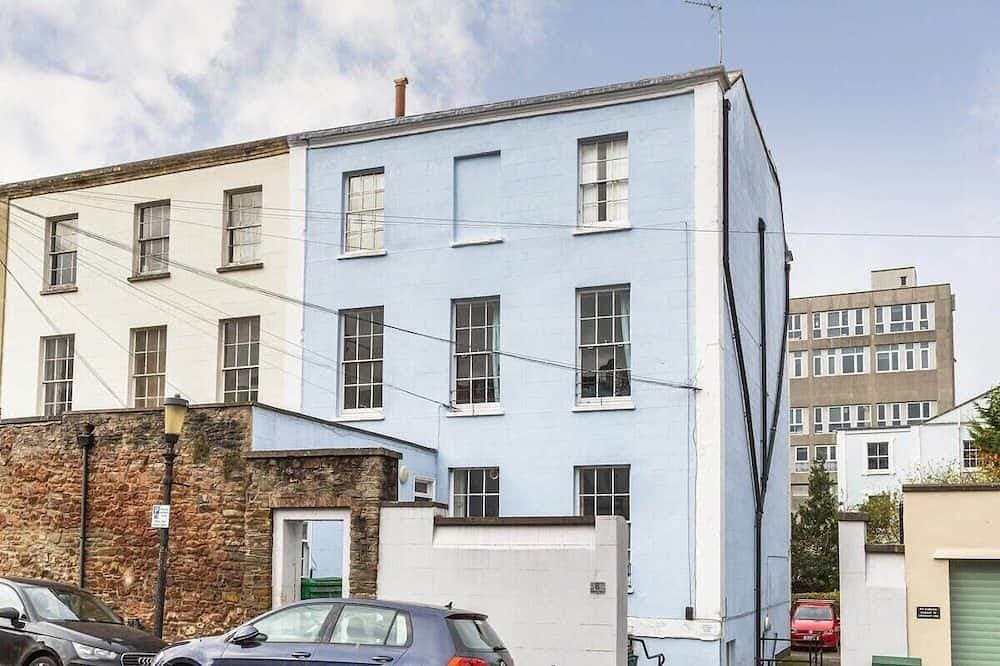 Foto 11 von 16: Stylish Flat on Beautiful Clifton Street, Parking