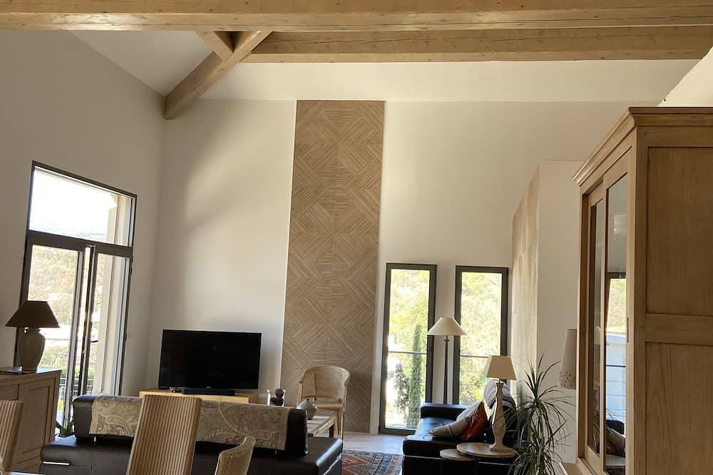 Foto 12 von 30: Beautiful new 180m2 villa with swimming pool terrace and 2500m2 wooded garden