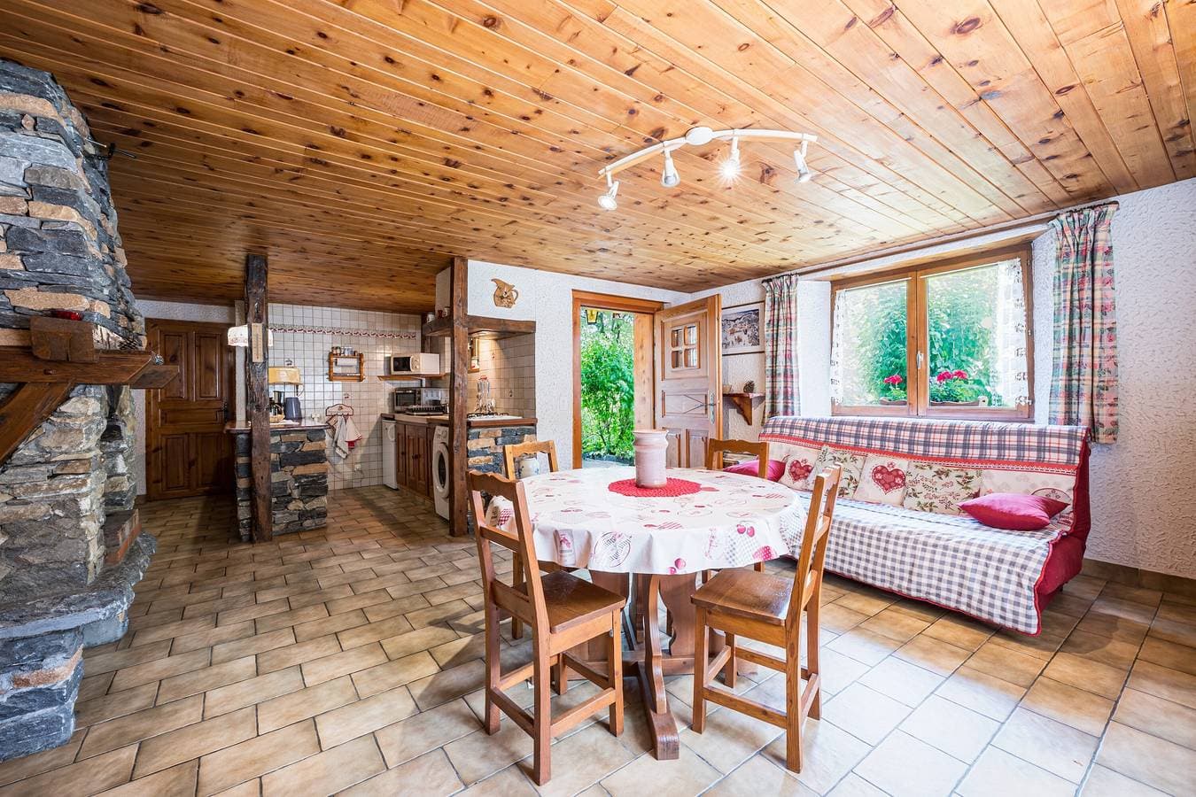 Foto 9 von 25: Ferienwohnung „Montagnard Savoyard“ mit Bergblick, privater Terrasse und WLAN