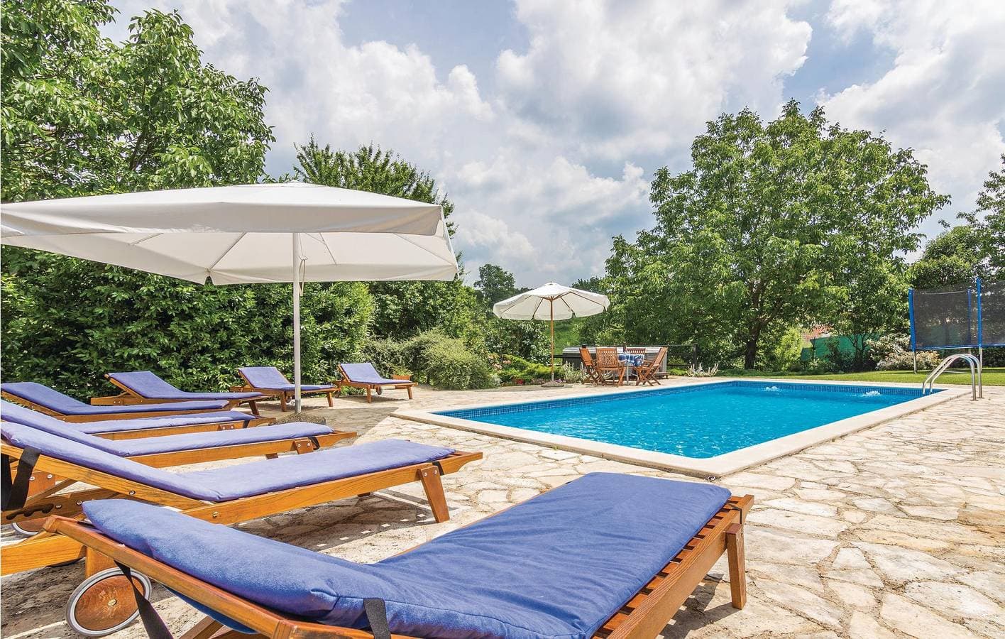 Foto 12 von 53: Gemütliche Ferienwohnung mit Pool und Terrasse in Jakovici – 600 m vom Stadtzentrum entfernt
