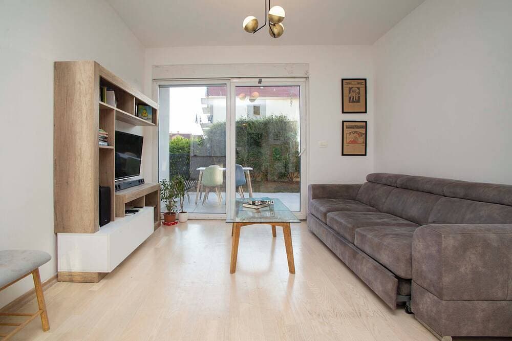 Foto 4 von 9: One Bedroom Apt Near Center with Pool and Garden