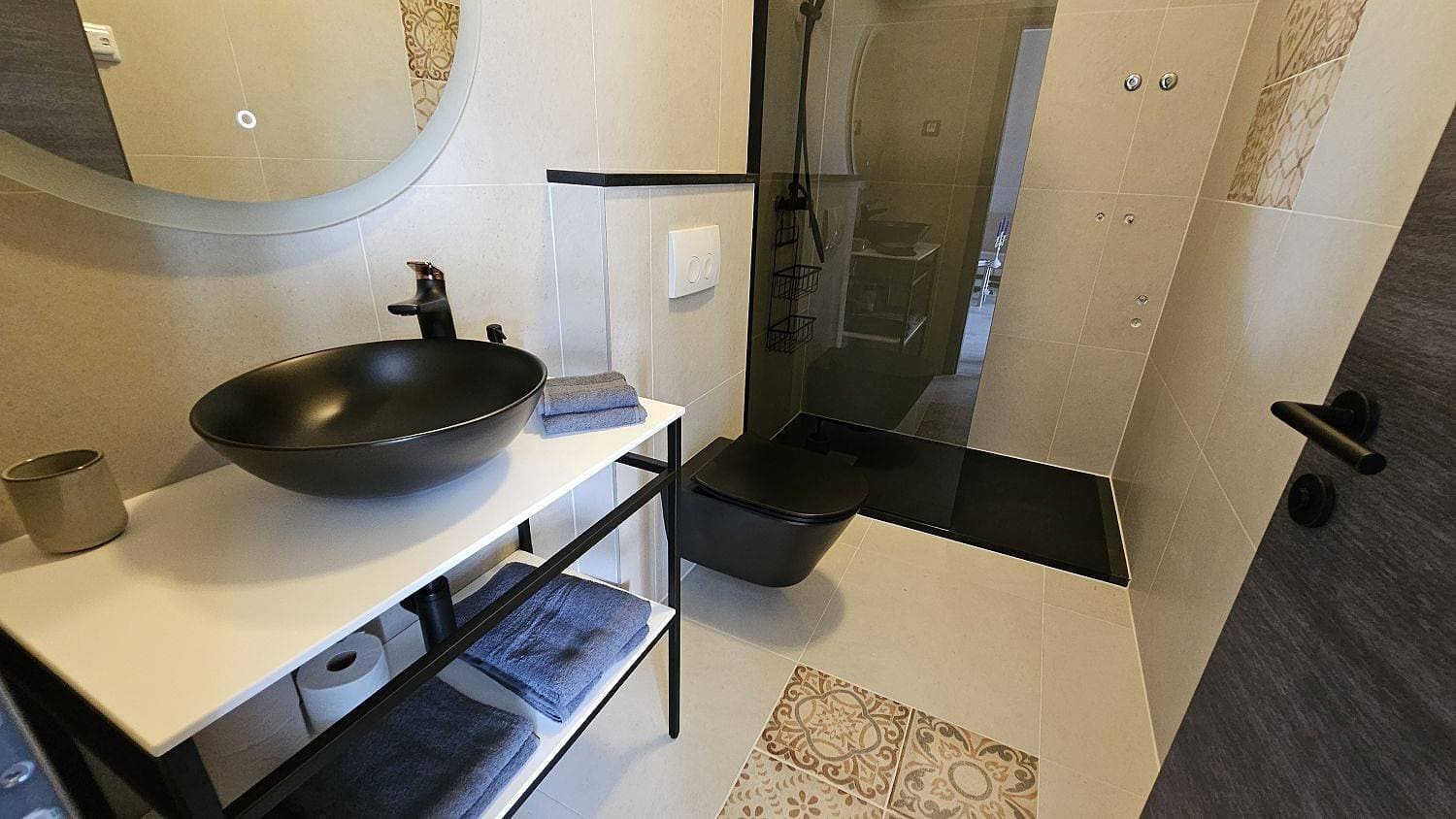 Foto 11 von 23: Hundefreundliches Luxusapartment mit Pool, Babybett, Parkplatz, WiFi