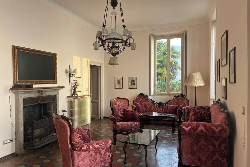 Foto 13 von 30: Stunning Lake Maggiore Villa, pool and panoramic views, timeless Italian charm
