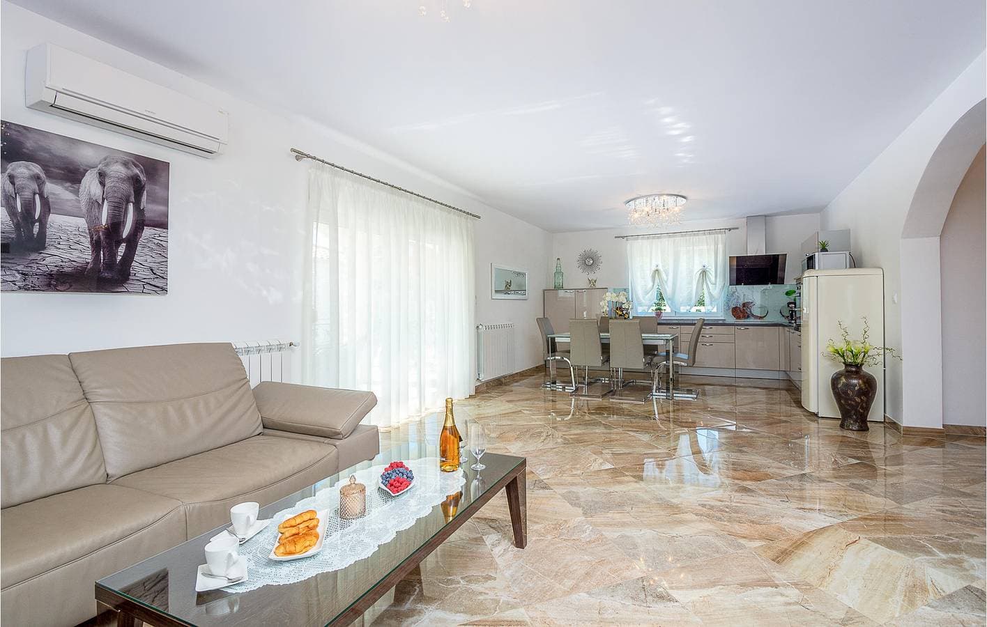 Foto 8 von 29: Gemütliche 1-Zimmer-Wohnung mit Terrasse in der Nähe von Plovanija und lokalen Sehenswürdigkeiten