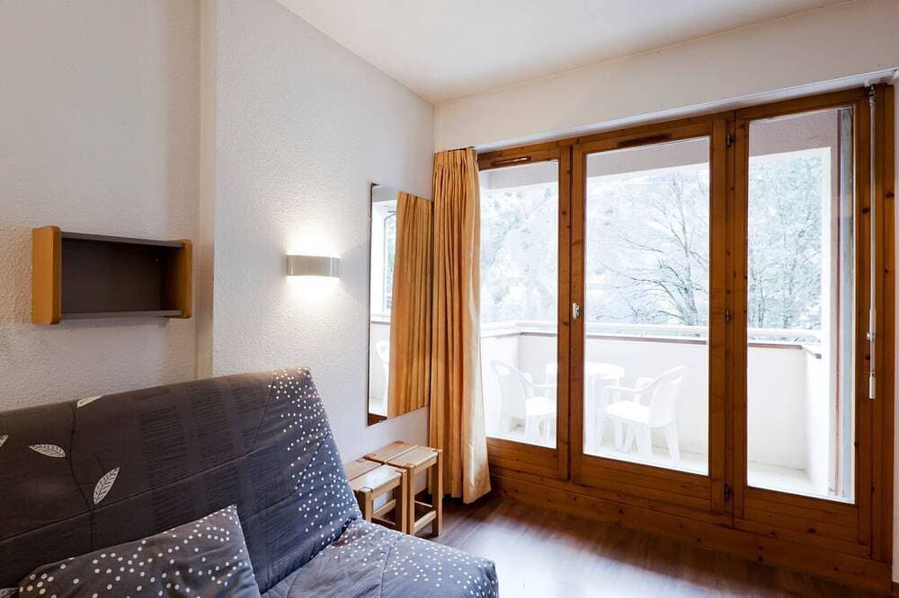 Foto 6 von 23: Gemütliches Studio mit Balkon und WiFi in Brides