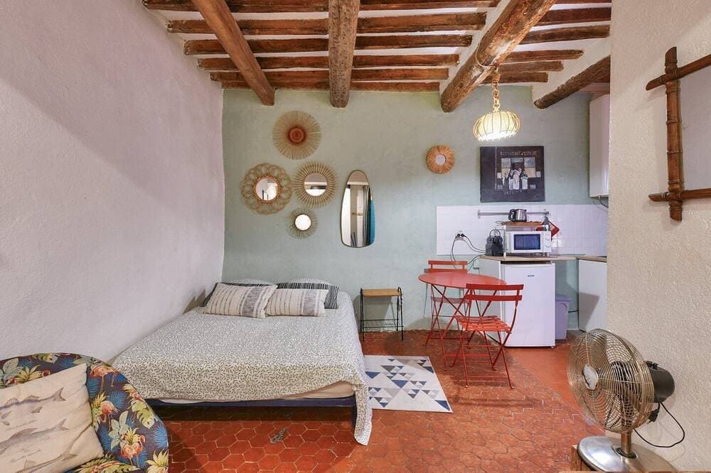 Charming studio near the Old Port 1