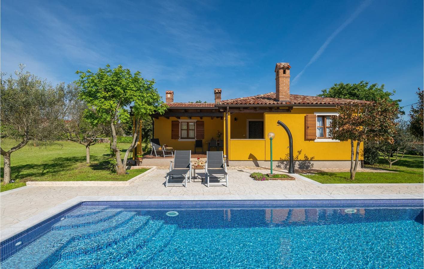 Foto 4 von 34: Modernes Apartment mit Pool, WLAN und Parkplatz in der Nähe des Stadtzentrums von Peruski