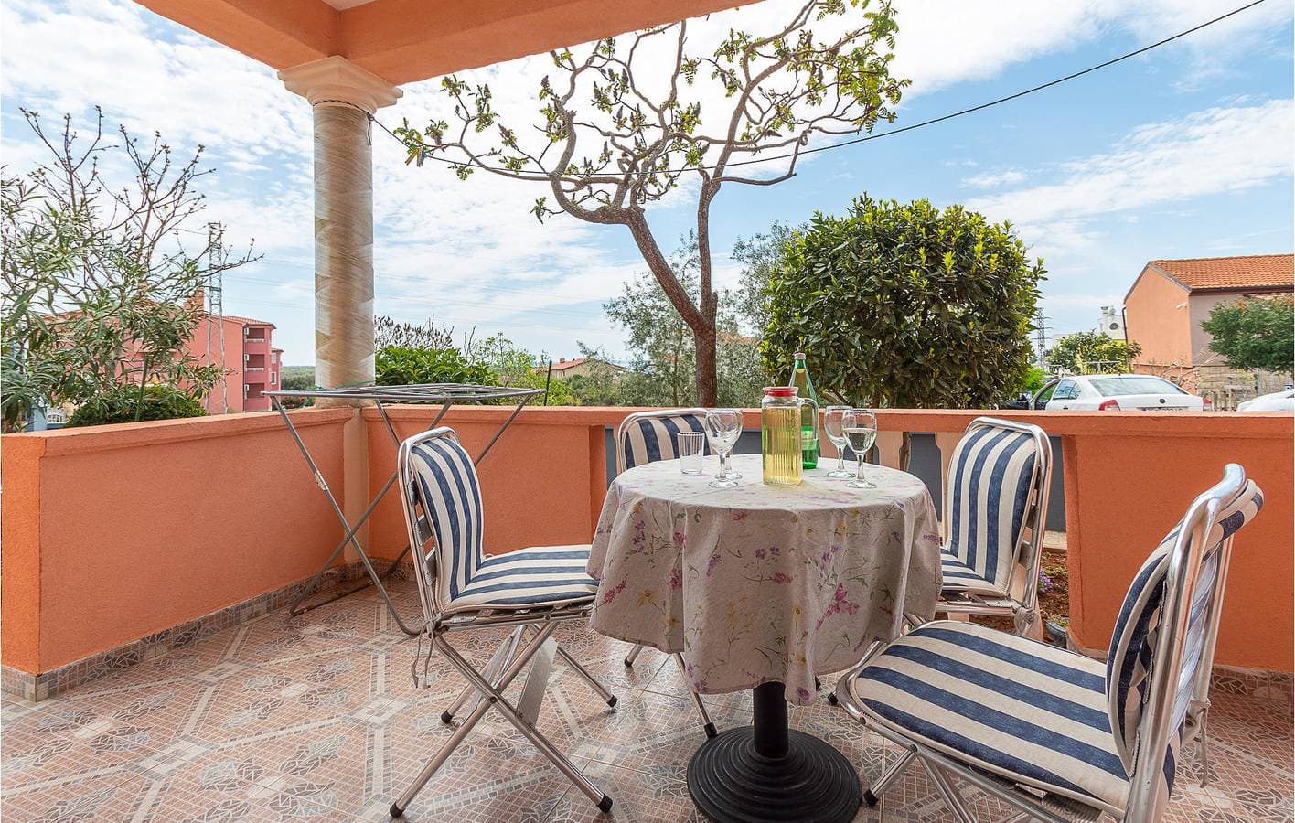 Foto 10 von 22: Gemütliche Ferienwohnung: WLAN, Klimaanlage und Terrasse in der Nähe des FKK-Strandes von Barbariga