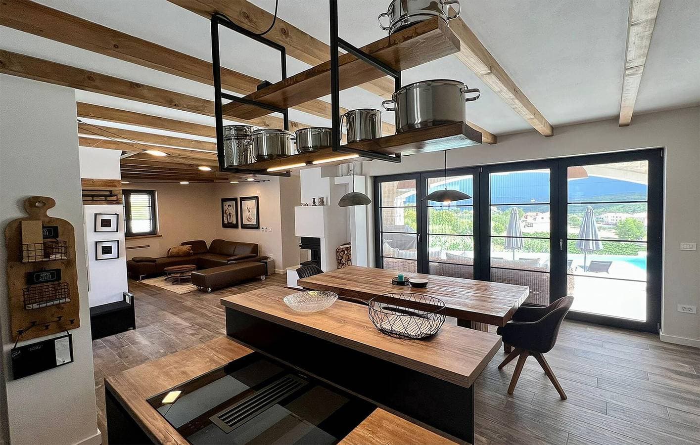 Foto 8 von 35: Charmante 125 m² große Wohnung mit Pool, WLAN und Parkplatz